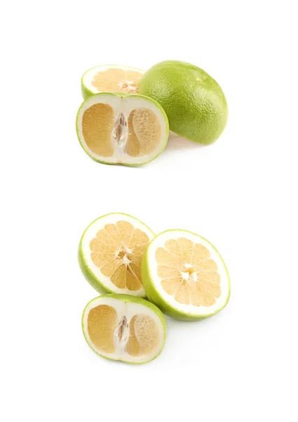 Gesneden zoete grapefruit geïsoleerd — Stockfoto