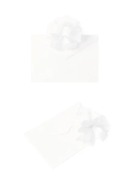 Envelope de papel decorado com o arco — Fotografia de Stock