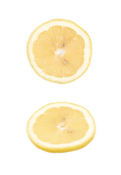 Una sola rebanada de limón aislado —  Fotos de Stock