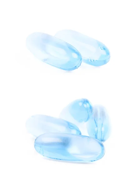 Pilha de pílulas softgel azuis isoladas — Fotografia de Stock