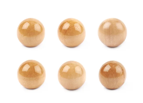 Enkele houten bol geïsoleerd — Stockfoto