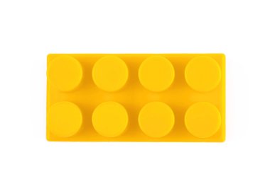 İzole tek oyuncak inşaat bloğu