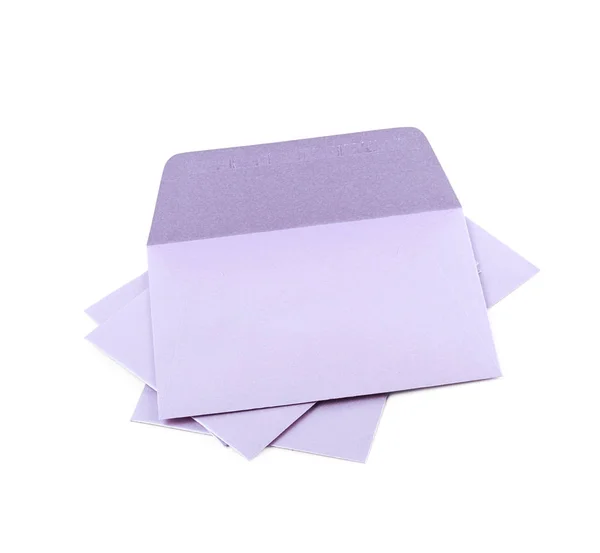 Pile d'enveloppes en papier isolées — Photo