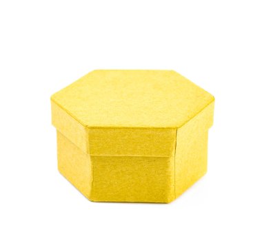 İzole kağıt hediye kutusu