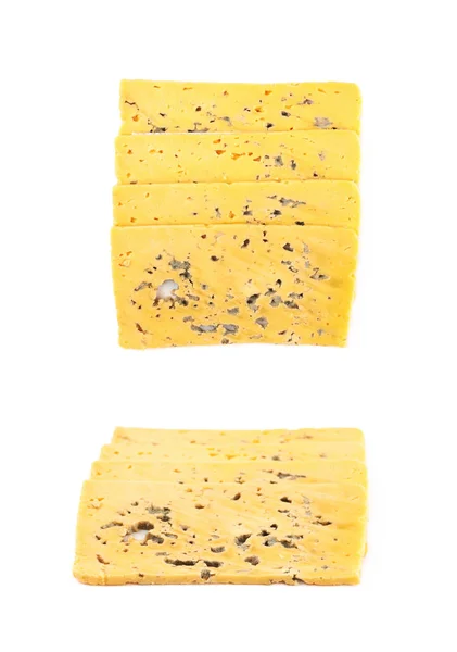 Fette multiple di formaggio giallo isolate — Foto Stock