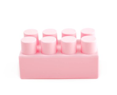 İzole tek oyuncak inşaat bloğu