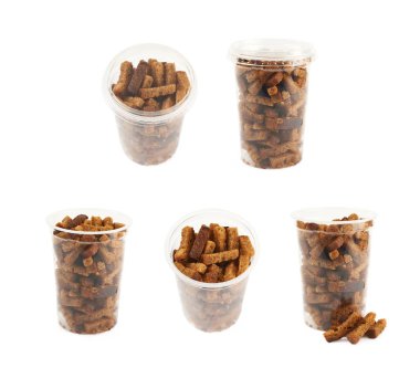 Plastik kutu ekmek kruton ile dolu