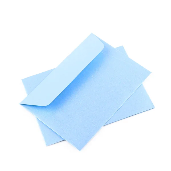 Pilha de envelopes de papel isolada — Fotografia de Stock