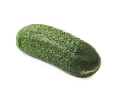 taze yeşil salatalık izole