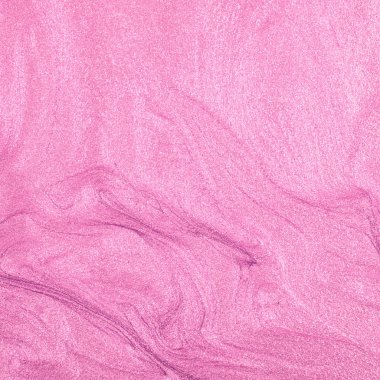 Yüzeyi ojeyle boyanmış.