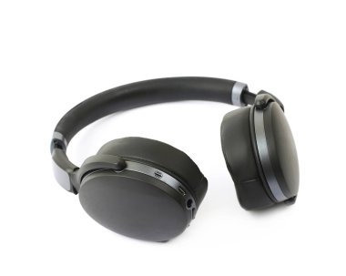 İzole siyah taşınabilir kulaklık