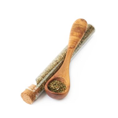 İzole bir cam şişe içinde bitkisel baharatlar