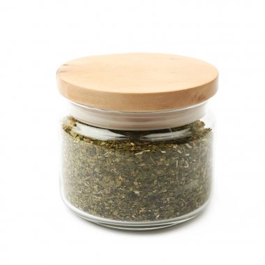 Mate çay yaprakları bir kavanoz içinde