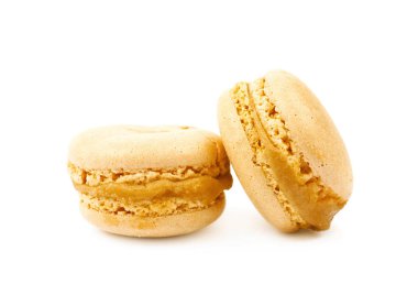 İzole iki macaron kurabiye