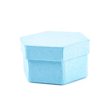 İzole kağıt hediye kutusu