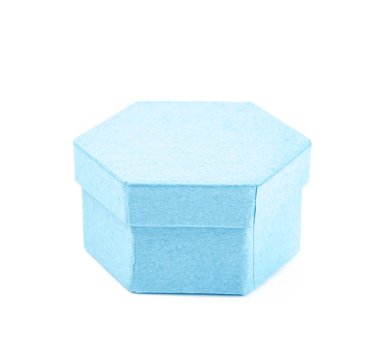 İzole kağıt hediye kutusu