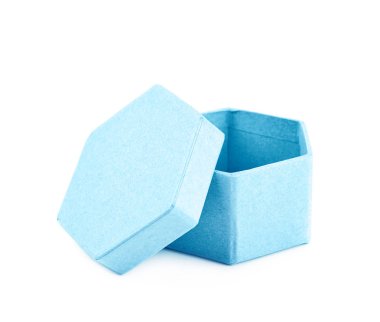 İzole kağıt hediye kutusu