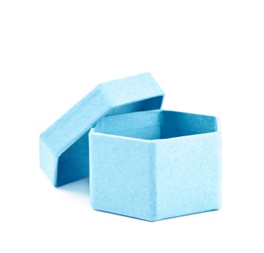 İzole kağıt hediye kutusu