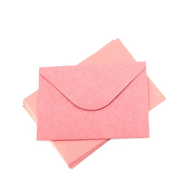 Pilha de envelopes de papel isolada — Fotografia de Stock