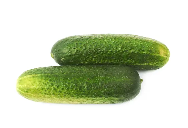 Свіжий зелений огірок ізольований — стокове фото
