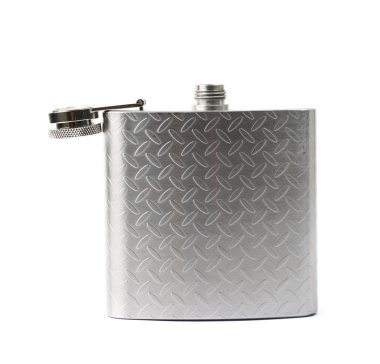 İzole krom metal içki şişesi