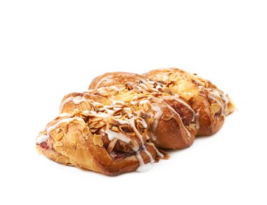 İzole tatlı tarçın pasta çörek