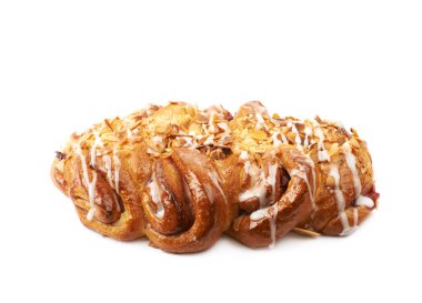 İzole tatlı tarçın pasta çörek