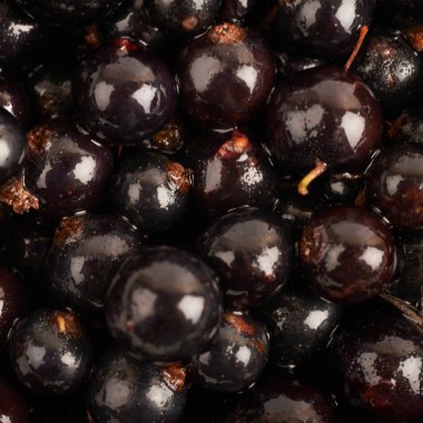 Siyah frenk üzümü ile kaplı yüzey