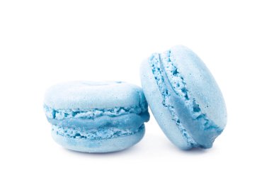 İzole iki macaron kurabiye