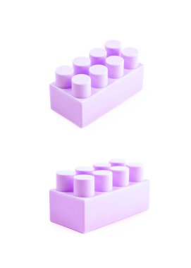 İzole tek oyuncak inşaat bloğu