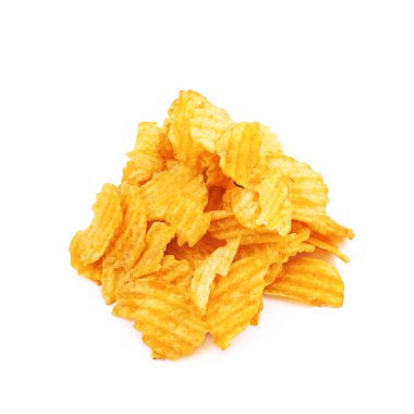 Terbiyeli patates cipsi izole yığını