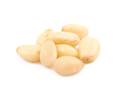 Çam fıstığı izole yığını