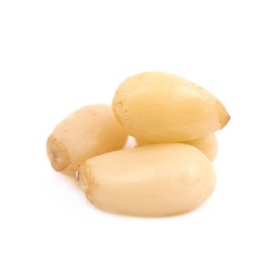 Çam fıstığı izole yığını