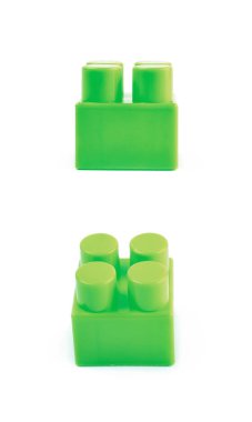 İzole tek oyuncak inşaat bloğu