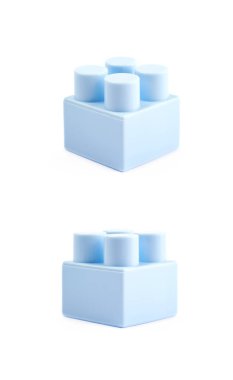 İzole tek oyuncak inşaat bloğu