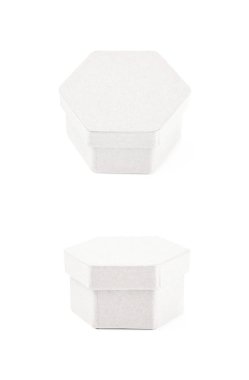 İzole kağıt hediye kutusu