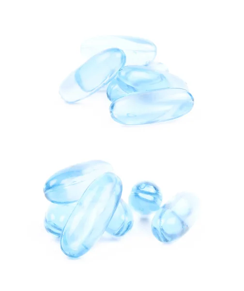 分離された青いソフトジェル丸薬の山 — ストック写真
