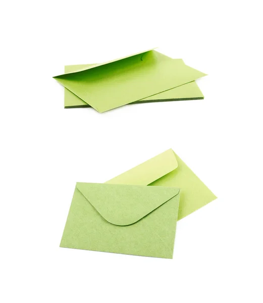 Pilha de envelopes de papel isolada — Fotografia de Stock