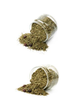 Mate çay yaprakları bir kavanoz içinde