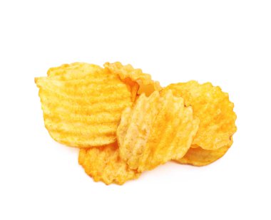 Terbiyeli patates cipsi izole yığını