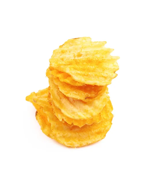 Haufen gewürzter Kartoffelchips isoliert — Stockfoto