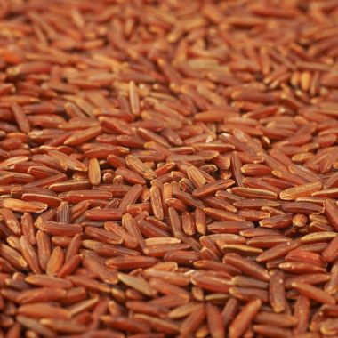 Kırmızı pilav ile kaplı yüzey