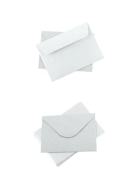 Купка паперових конвертів ізольована — стокове фото