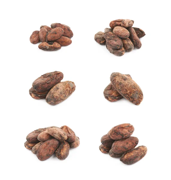 Montón de granos de cacao aislados —  Fotos de Stock