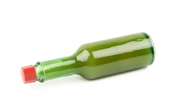Бутылка острого соуса изолирована — стоковое фото