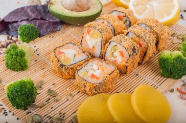 Rulo suşi. Sushi menüsü. Japon yemekleri.