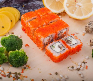 Rulo suşi. Sushi menüsü. Japon yemekleri.