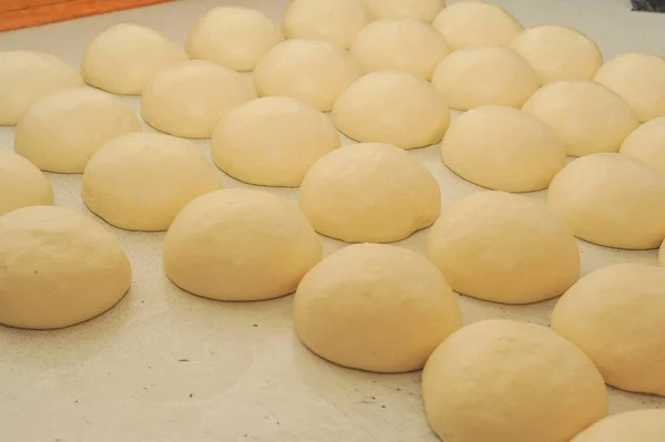 Proces gotowania tandoor chleb krajowych uzbeckie flatbread — Zdjęcie stockowe