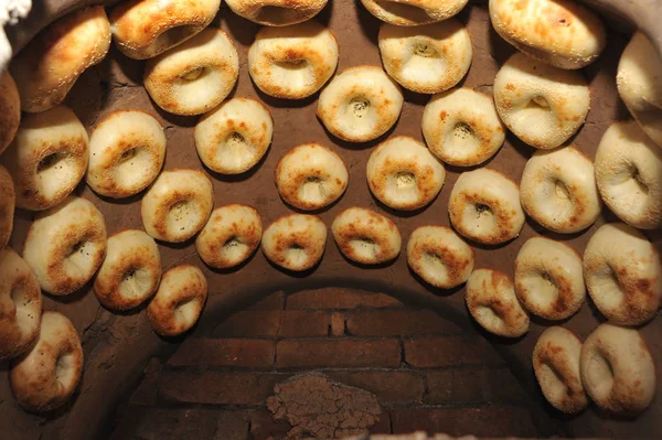 Tandır ekmek Ulusal Özbek gözleme pişirme işlemi