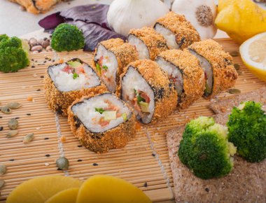 Rulo suşi. Sushi menüsü. Japon yemekleri.